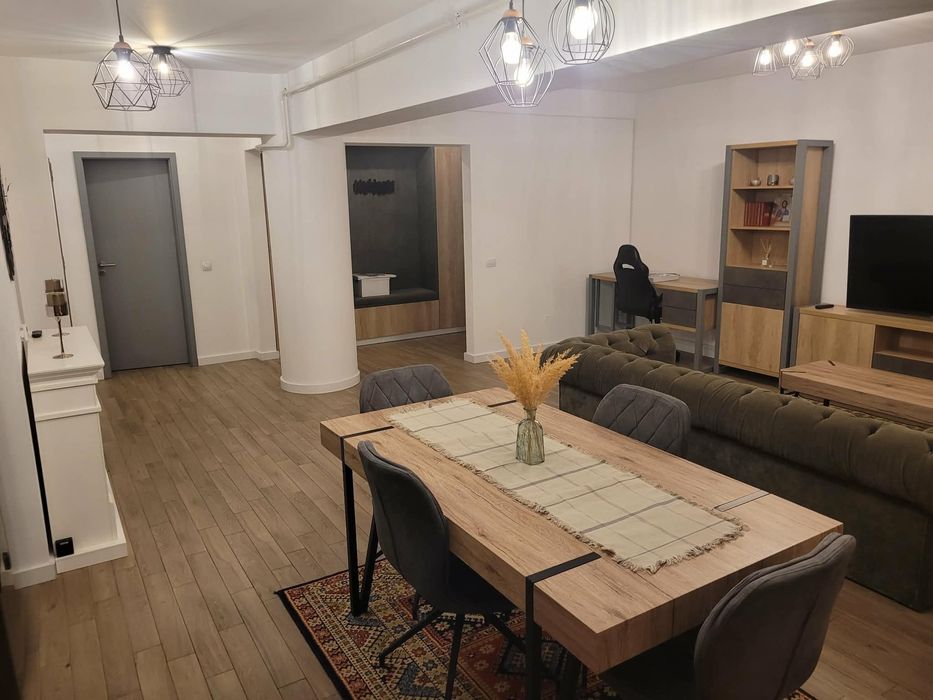 Închiriez apartament cu 3 camere în bloc nou