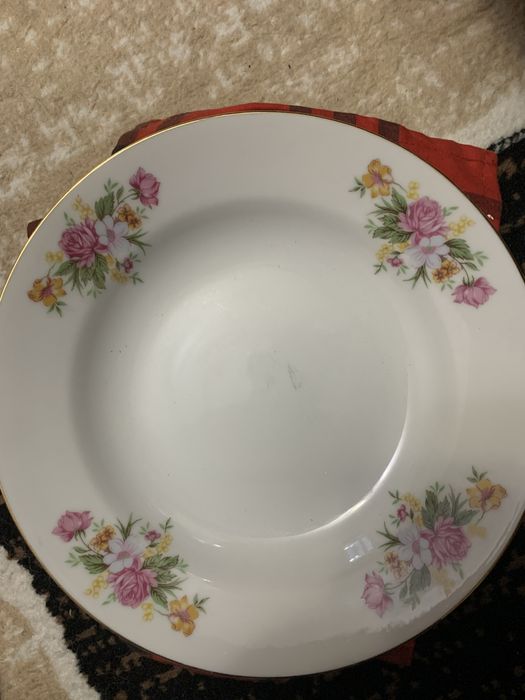 Продаю тарелки под первые и вторые блюда