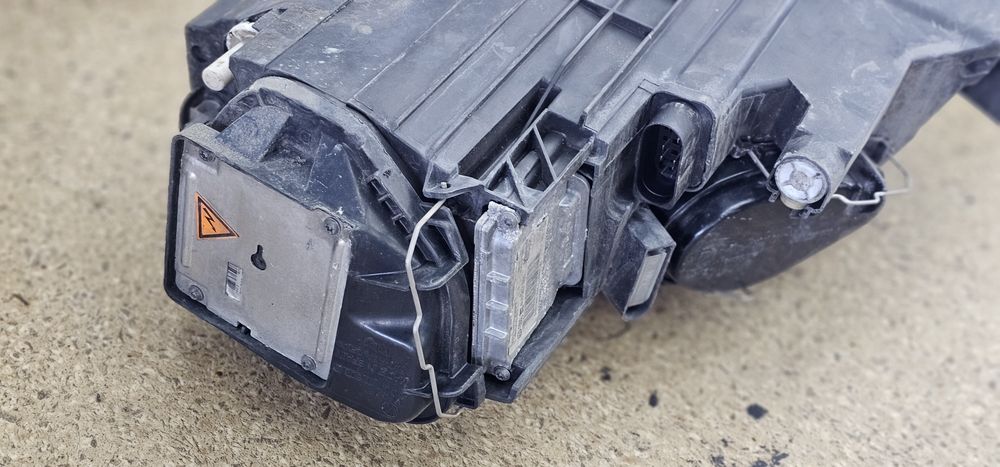 Faruri Xenon vw Passat B6