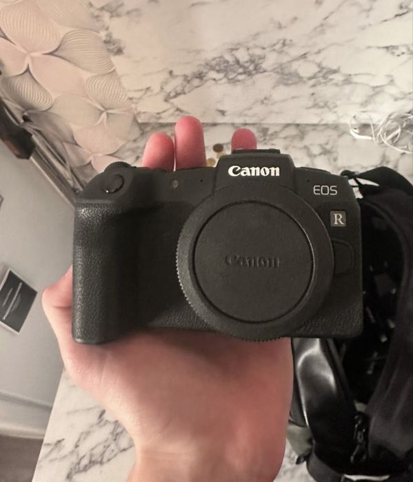 Продам камеру Canon EOS R
