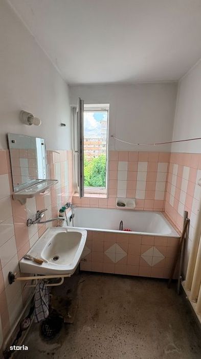 Apartament 2 camere, zona centrala, decomandat, etaj intermediar !