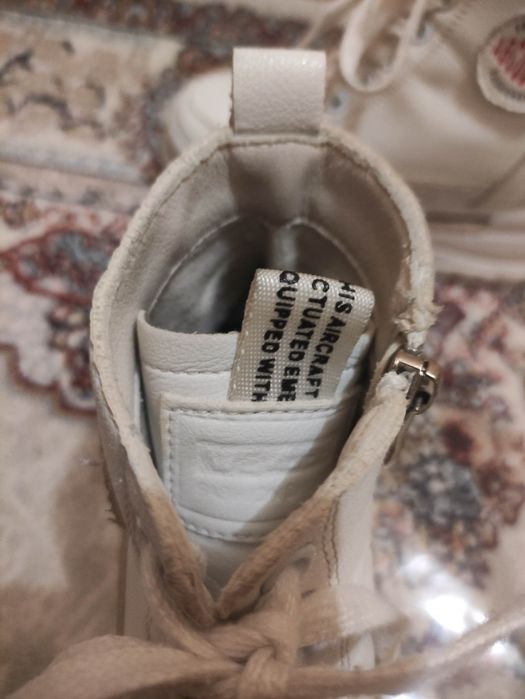 Сапоги белые срочно продали