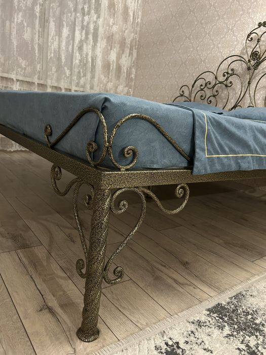 Кованная кровать с матрасом 180/200