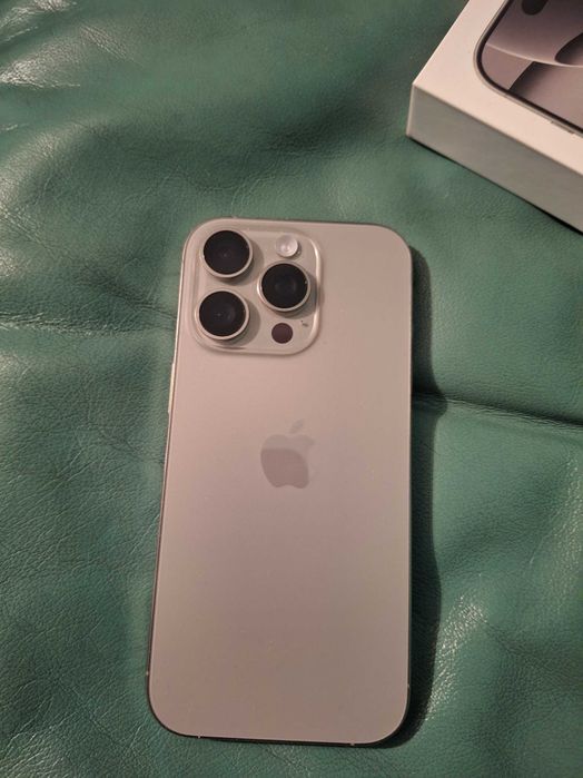 КАТО НОВ! Iphone 16 pro,natural titanium,купуван нов
