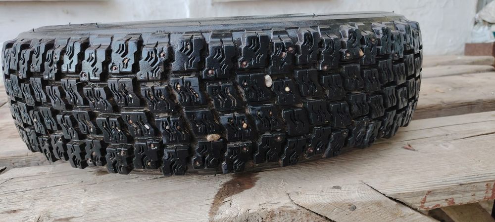 Продам шины на дисках на ниву.