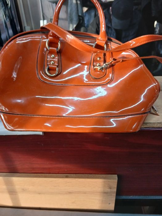 Продам женскую сумочку.