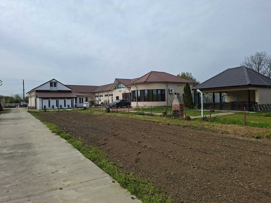 Spațiu comercial 396 mp + Vilă 123 mp + Teren 5000 mp, deschidere 33 ml