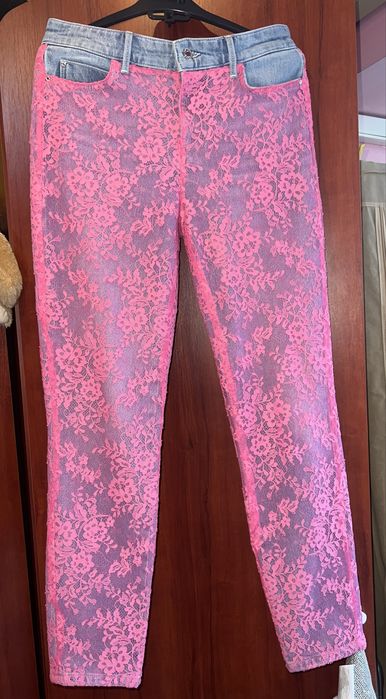 Blugi Guess noi cu eticheta