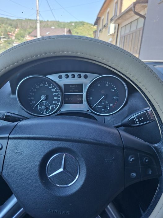 Продавам ML500.