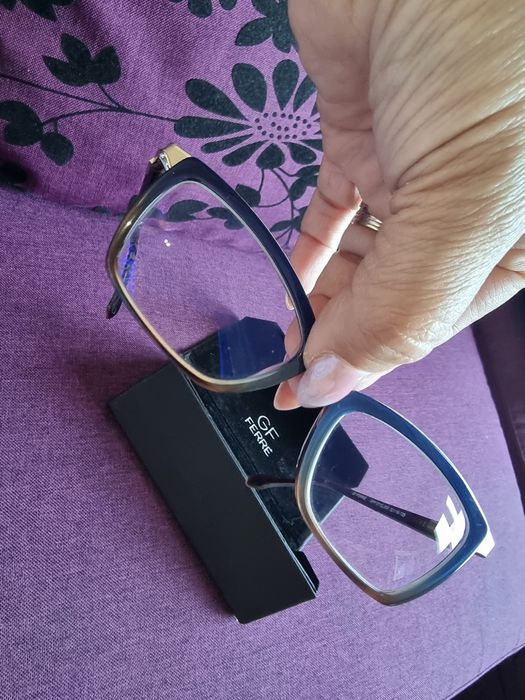 Оригинални рамки Ferre