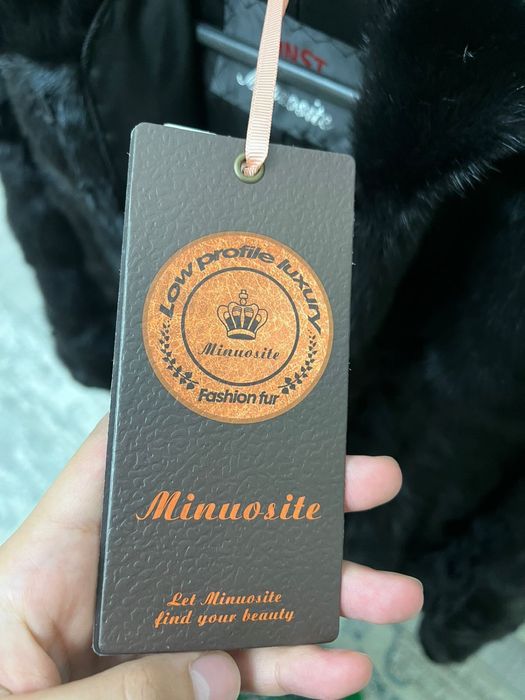 Шуба черная с капюшоном