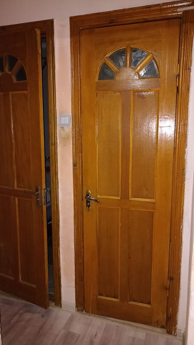 Сатылымда есіктер бар