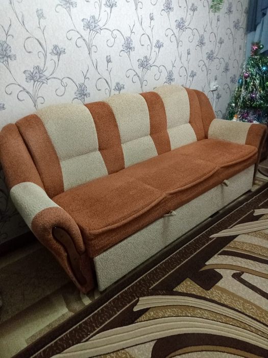 Прдам раскладной диван. Отличное состояние длина 2,35м.