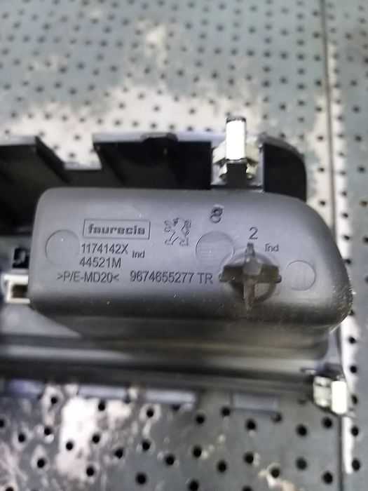 Scrumiera priza adaptor usb peugeot 208 1 ca cc 9674655277tr