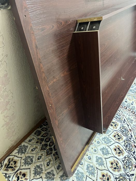 Продается стол