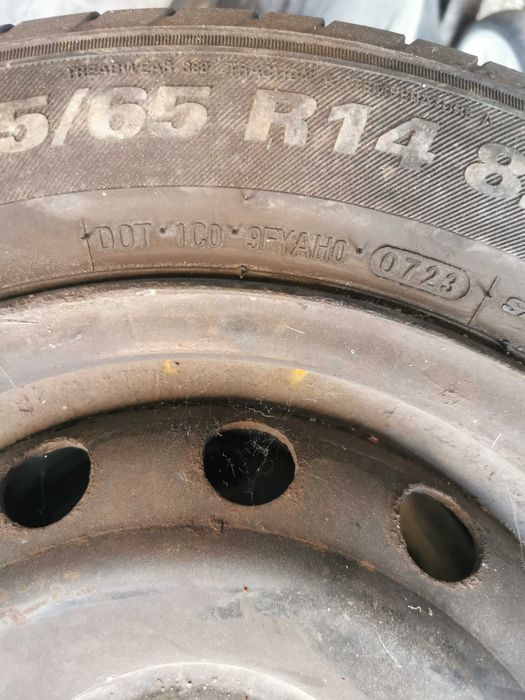 Комплект летни гуми 175/65 R14 с джанти