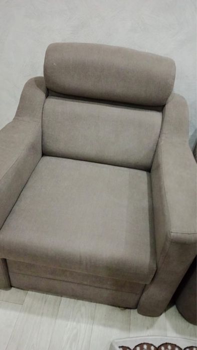 Продам диван с 2 креслами
