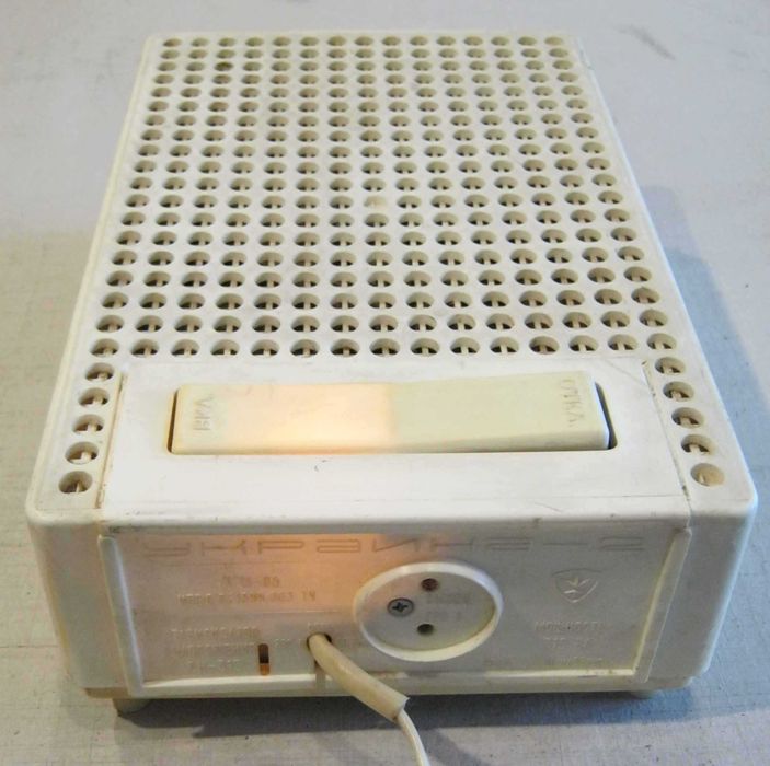 Stabilizator de tensiune AVR