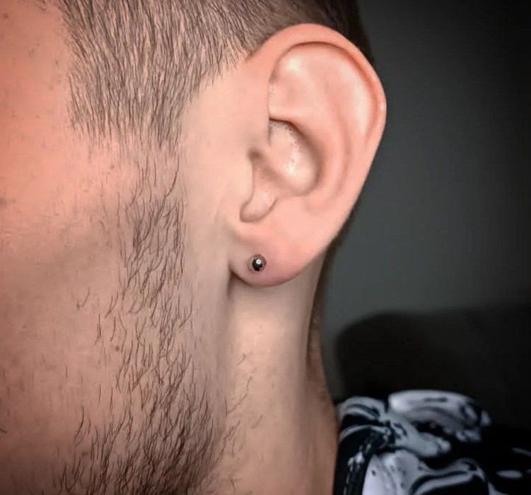 Прокол ушей пирсинг