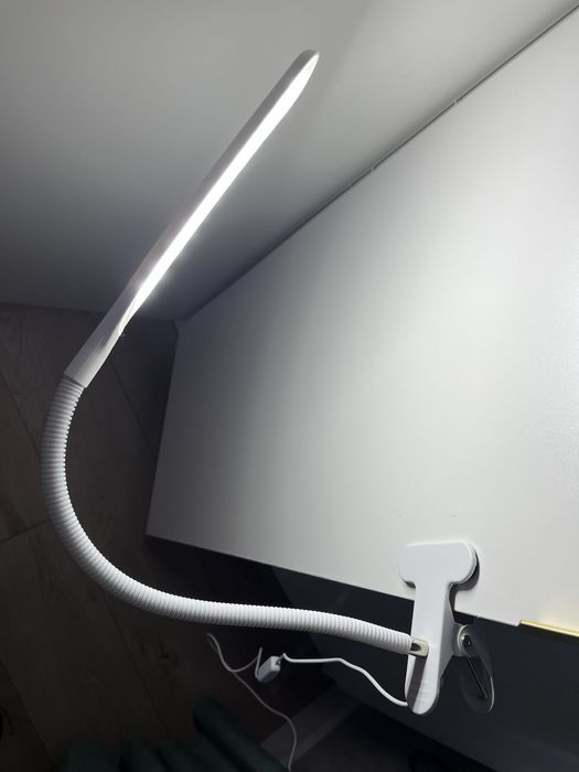 Продаю настольный светильник