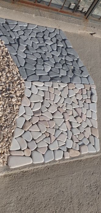 Дорожний плоски камен