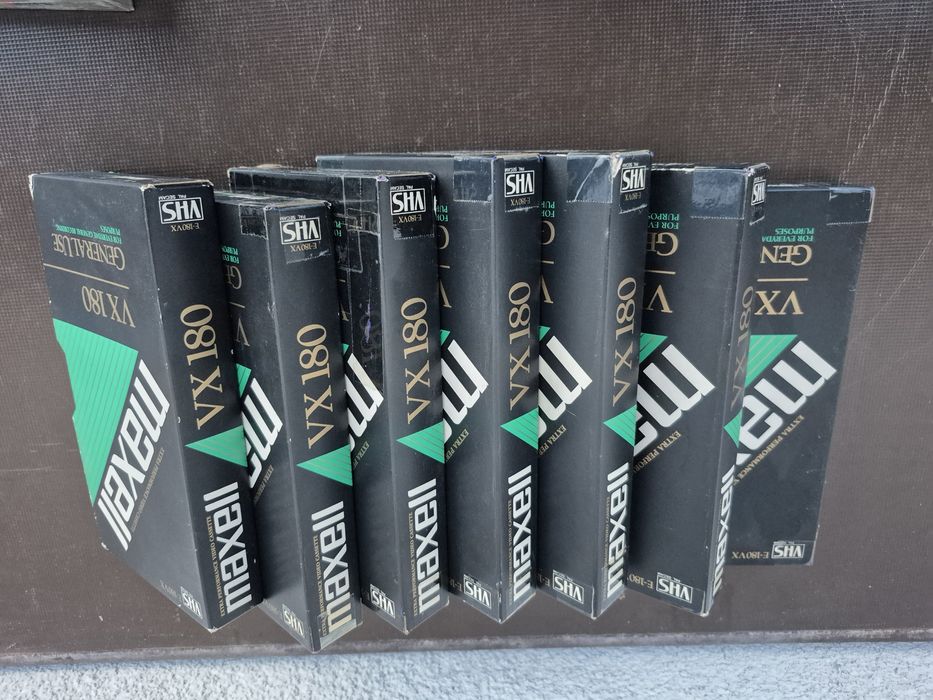 Vând lot 11 casete video VHS originale Maxell 120,180 minute cu filme