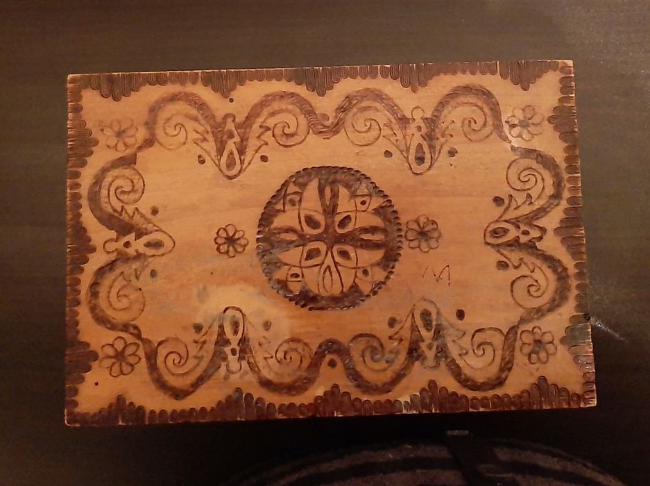 Козметочна кутия с капак идървена кутия  за бижута,козметика и други а