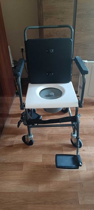 Комбиниран стол за баня и тоалетна