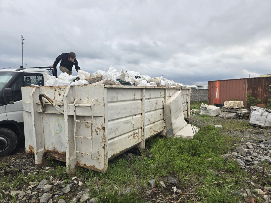 Transport moloz autorizat, oferim acte, materiale din constructii, deb