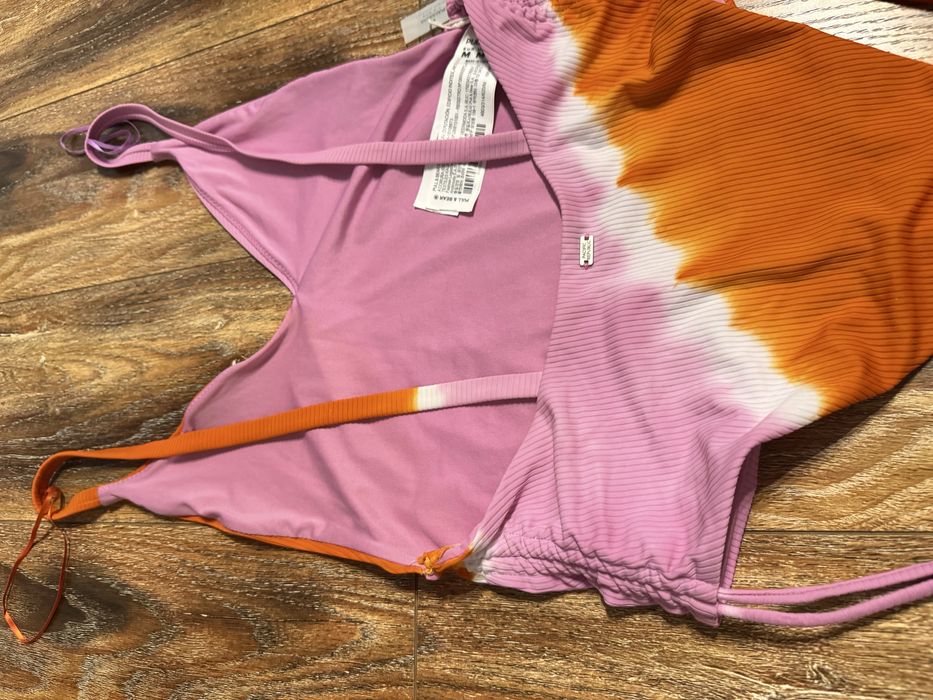 Costum de baie nou cu eticheta