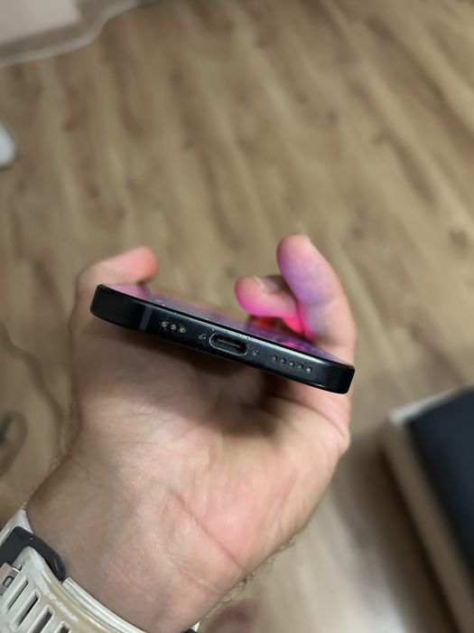 Продавам iphone 15