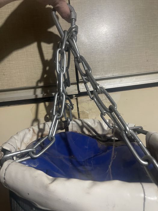 Груша для карате, бокса и кикбоксинга.