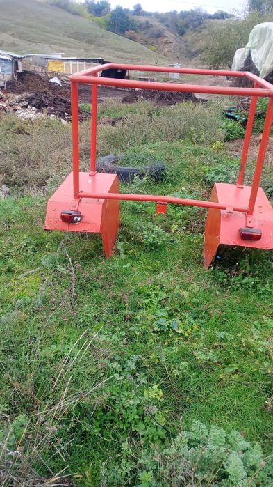 Vand semicabina pentru tractor u445 si doua aripi spate