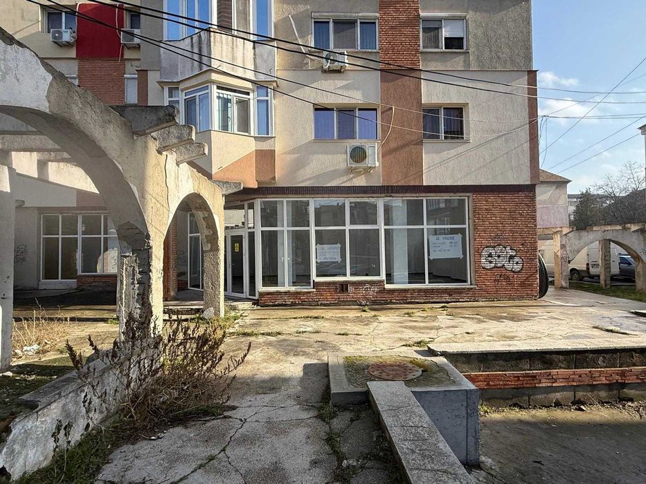 Spatiu coemrcial si terasa