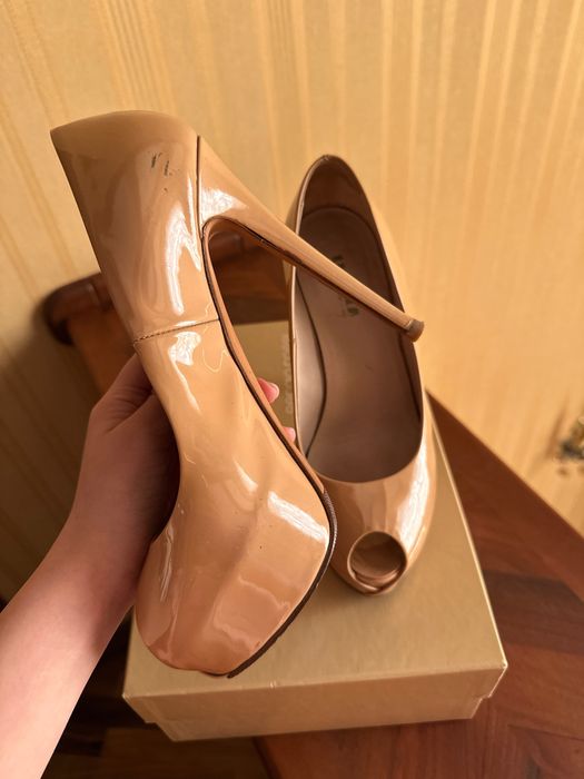 Бежевые лаковые туфли Le Silla, б/у