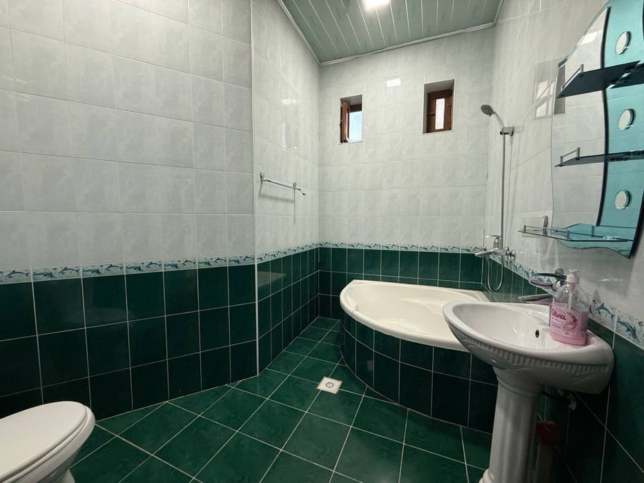 Tayyor 4 sotiqli uchaska sotiladi