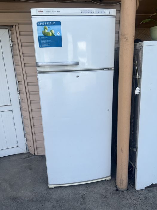 Холодильник двух камерный