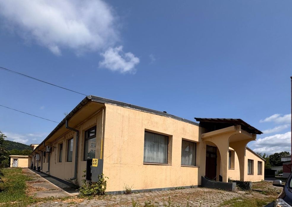 vand/inchiriez spatiu comercial