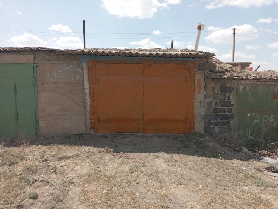 Продам 3  гараж гор Сатпаев