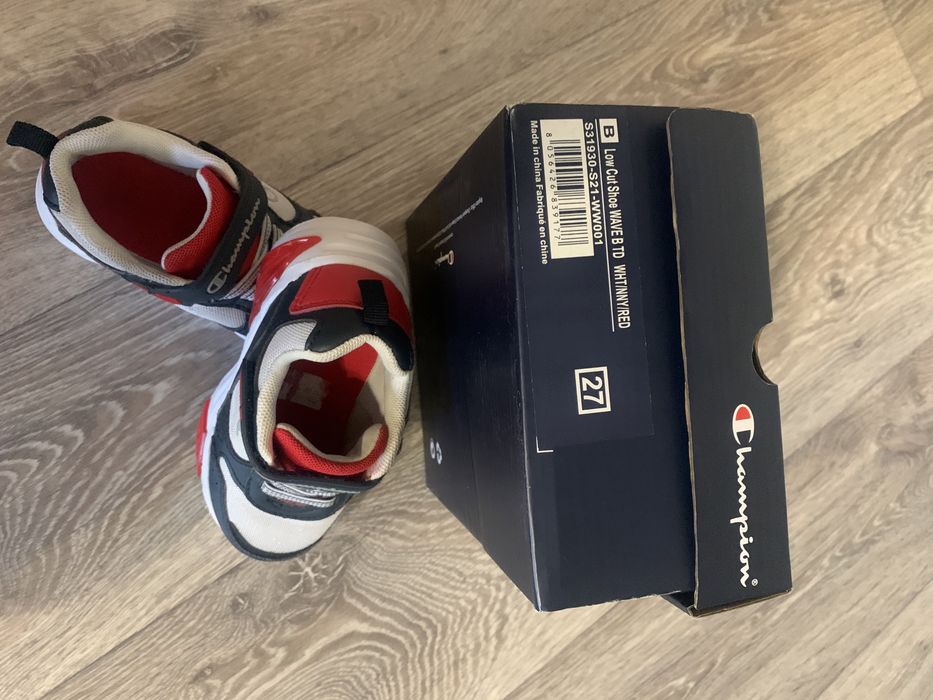 Детские кроссовки