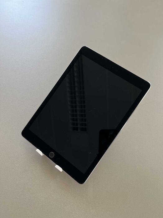 Apple iPad Pro 1gen A1674 9.7' 32GB WiFi + Cellular / Space Gray