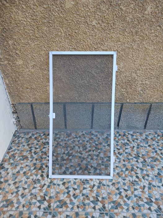 Комарници,На 1 сезон ,нови направени от здрави, качествени материали.