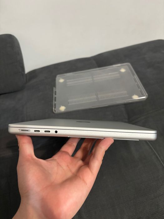 MacBook Pro 14 inch M1 Pro A2442 16GB 1TB SSD QWERTY ca Nou preț fix