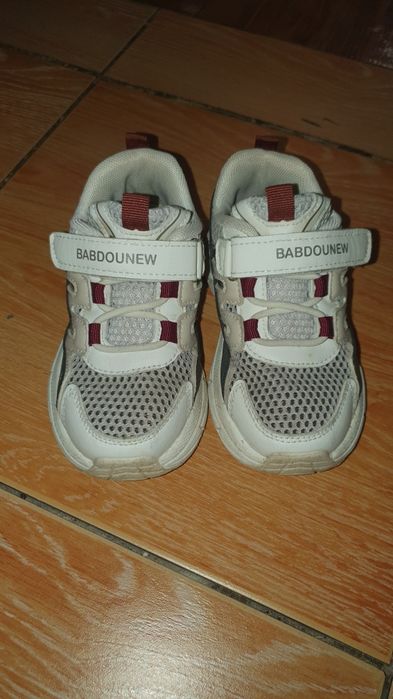 Продам кроссовки детские