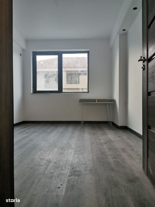 Vand apartament 3 camere cu gradina mare