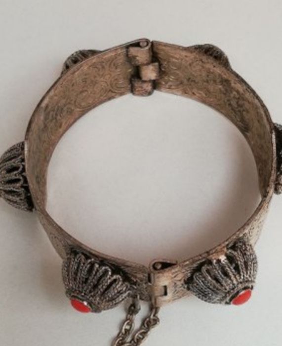 Стара сребърна гривна