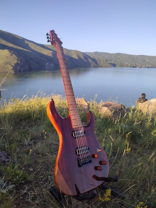 Электрогитара мастеровая