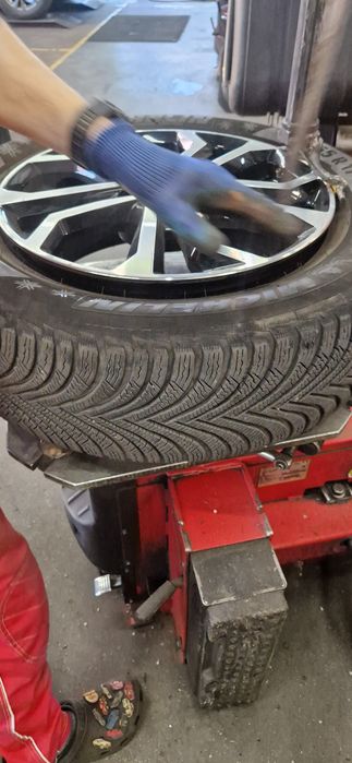 Set 4 Anvelope Michelin( aproape noi) Alpin 5 215/65 R17 – Profil 6mm+, Stare Certificată Auto Soft (Ca Noi)