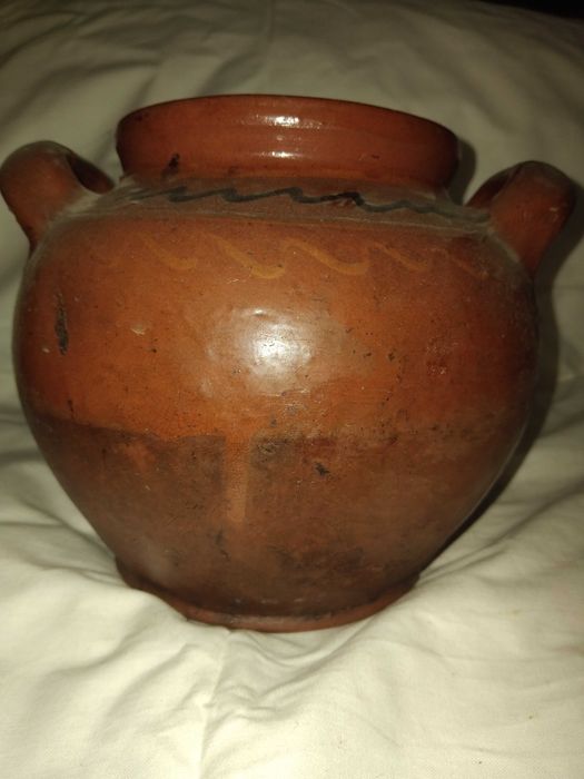 Продавам глинено гърне с дръжки