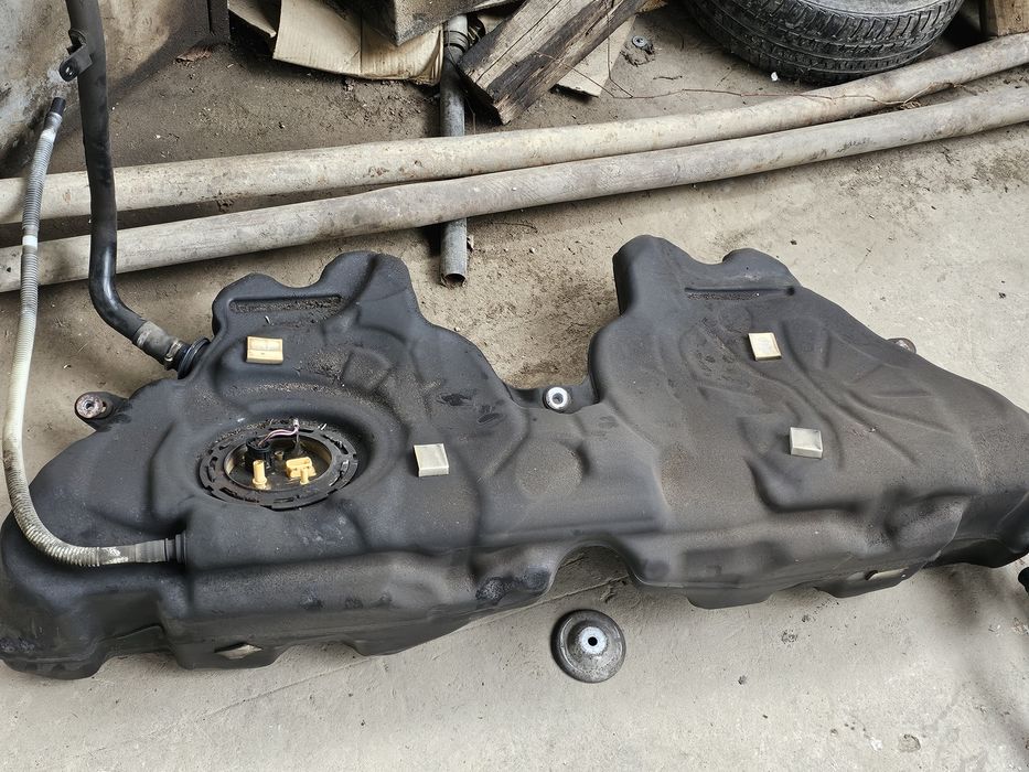 Резервоар за гориво bmw f10 f11 бмв ф10 ф11 530 520d 535d